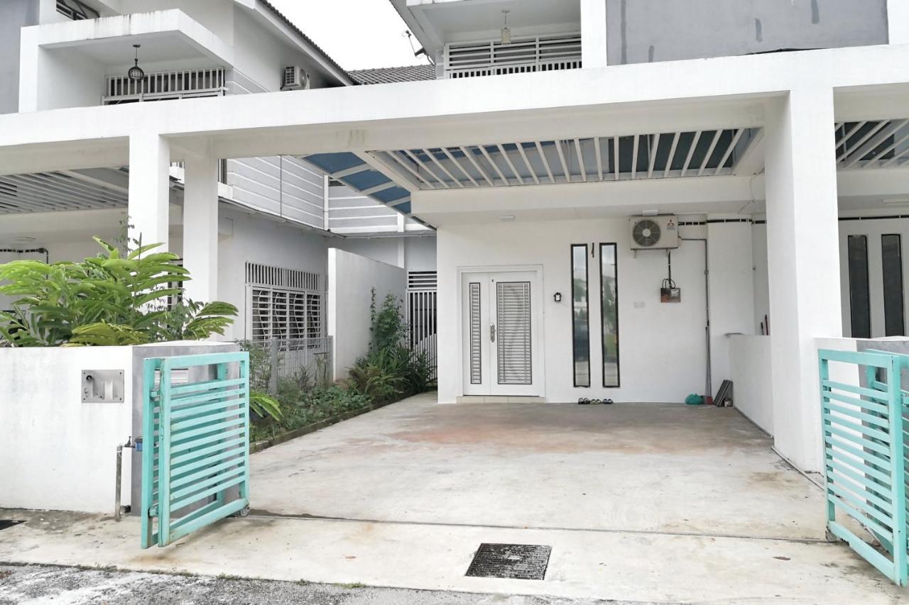 Teratak Persona Homestay. 4 Rooms Double Storey Terrace In Kuantan City. Luaran gambar